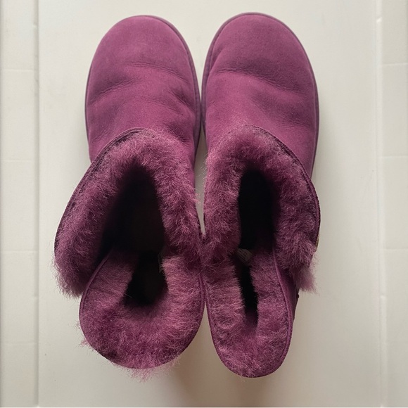 UGG Mini UGGs Boots "Mini Bailey" with Button - Picture 9 of 11